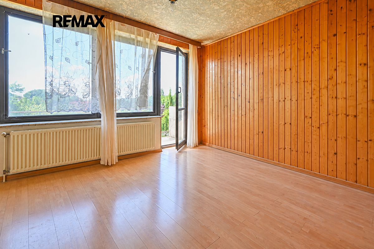Prodej rodinného domu 200 m², pozemek 995 m² – fotografie 3