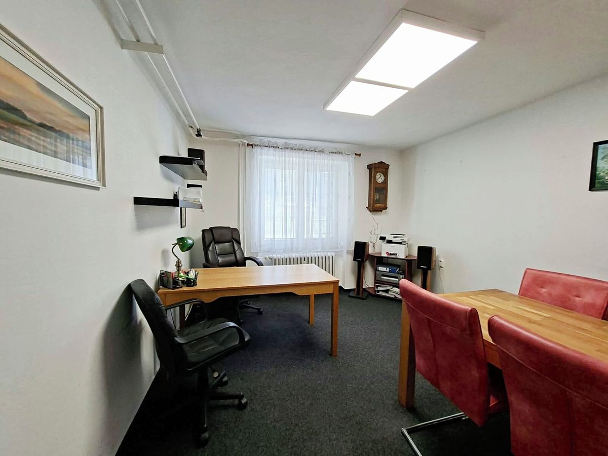 Pronájem kanceláře 56 m² – fotografie 2