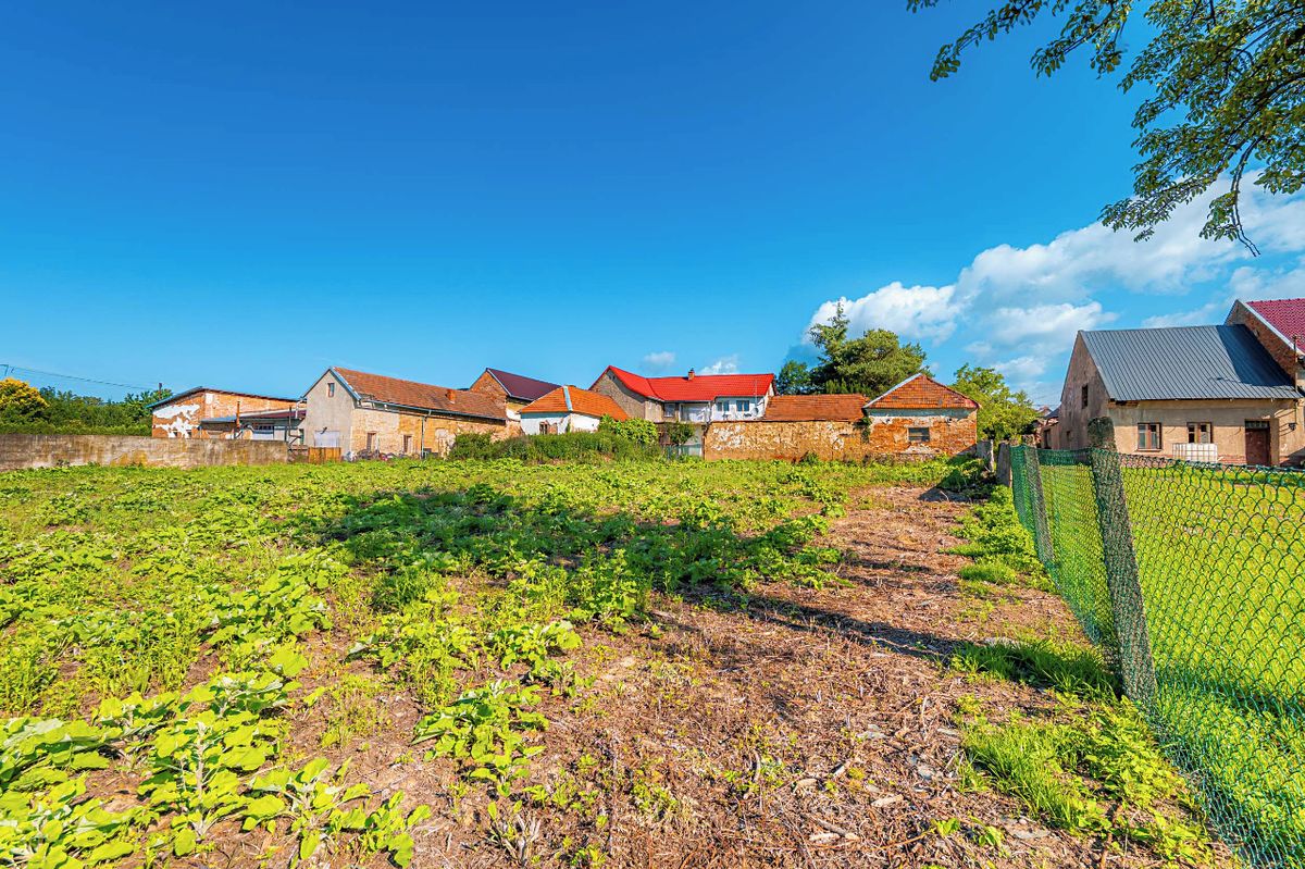 Prodej stavebního pozemku 2053 m²