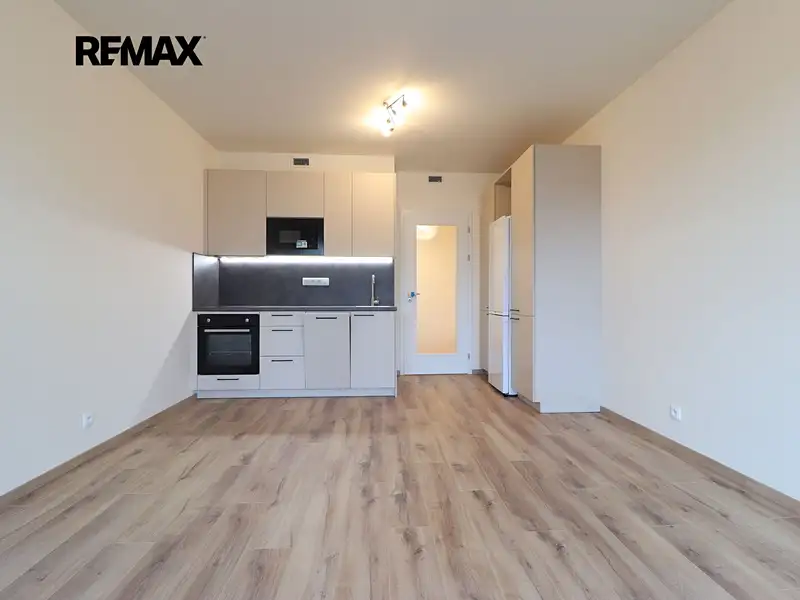 Pronájem bytu 1+kk 30 m², Praha – náhled fotky 2