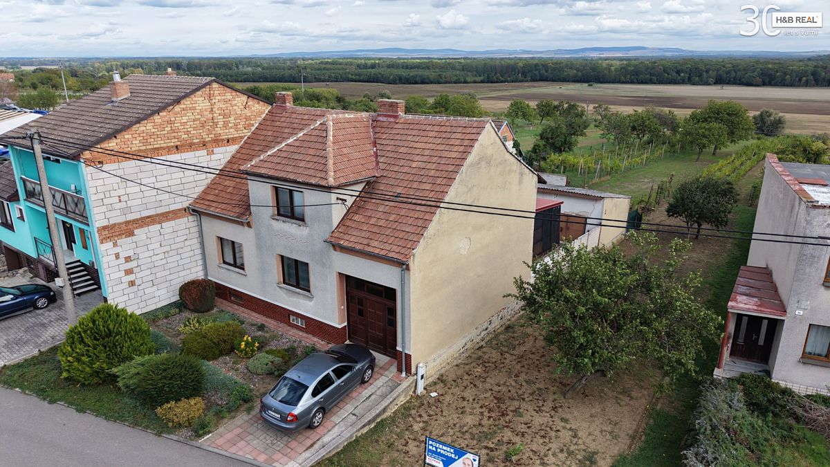Prodej rodinného domu 180 m², pozemek 1822 m²