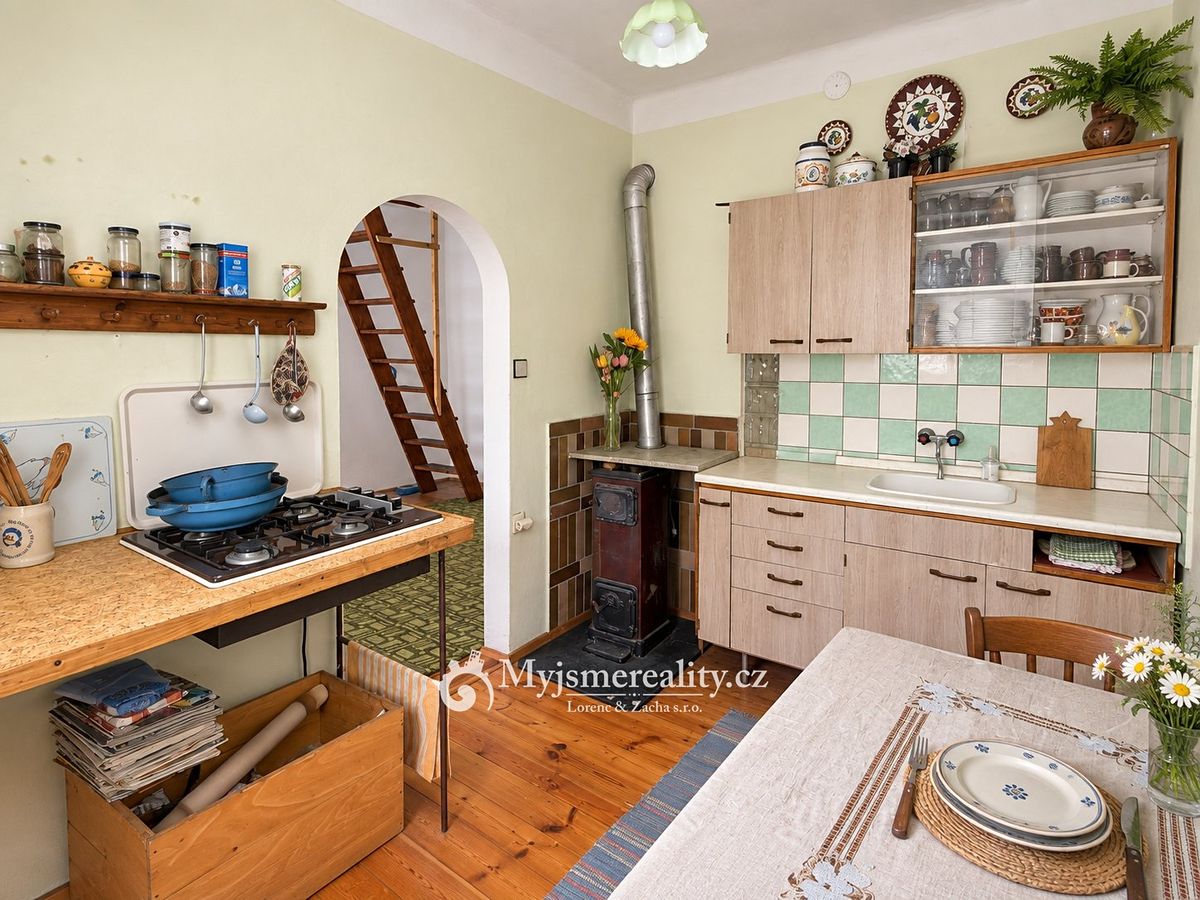 Prodej rodinného domu 208 m², pozemek 1050 m² – fotografie 4