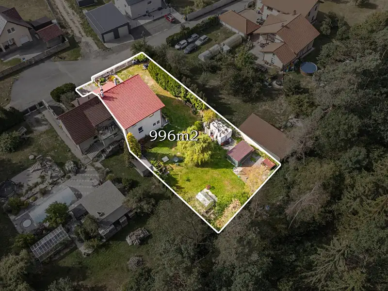 Prodej rodinného domu 220 m², pozemek 996 m², Narysov – náhled fotky 2