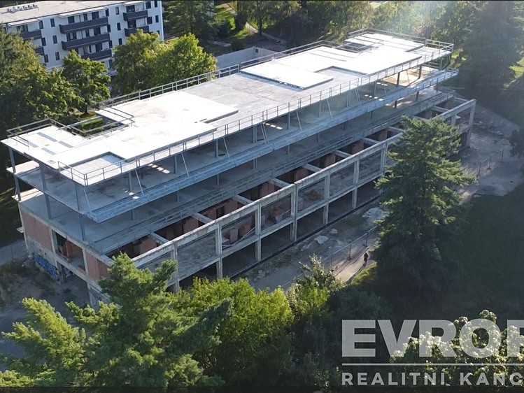 Комерційне приміщення на продаж, 6 000 м² (2 з 17)