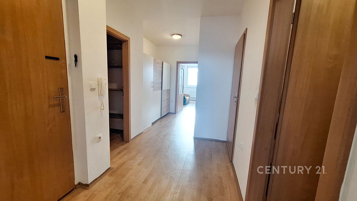 Pronájem bytu 2+kk 61 m² – fotografie 5