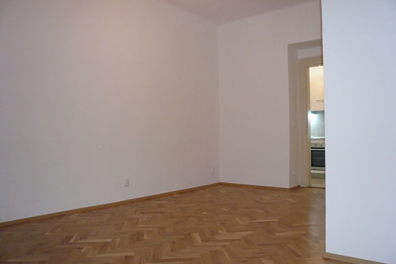 Pronájem bytu 2+kk 48 m² – fotografie 3