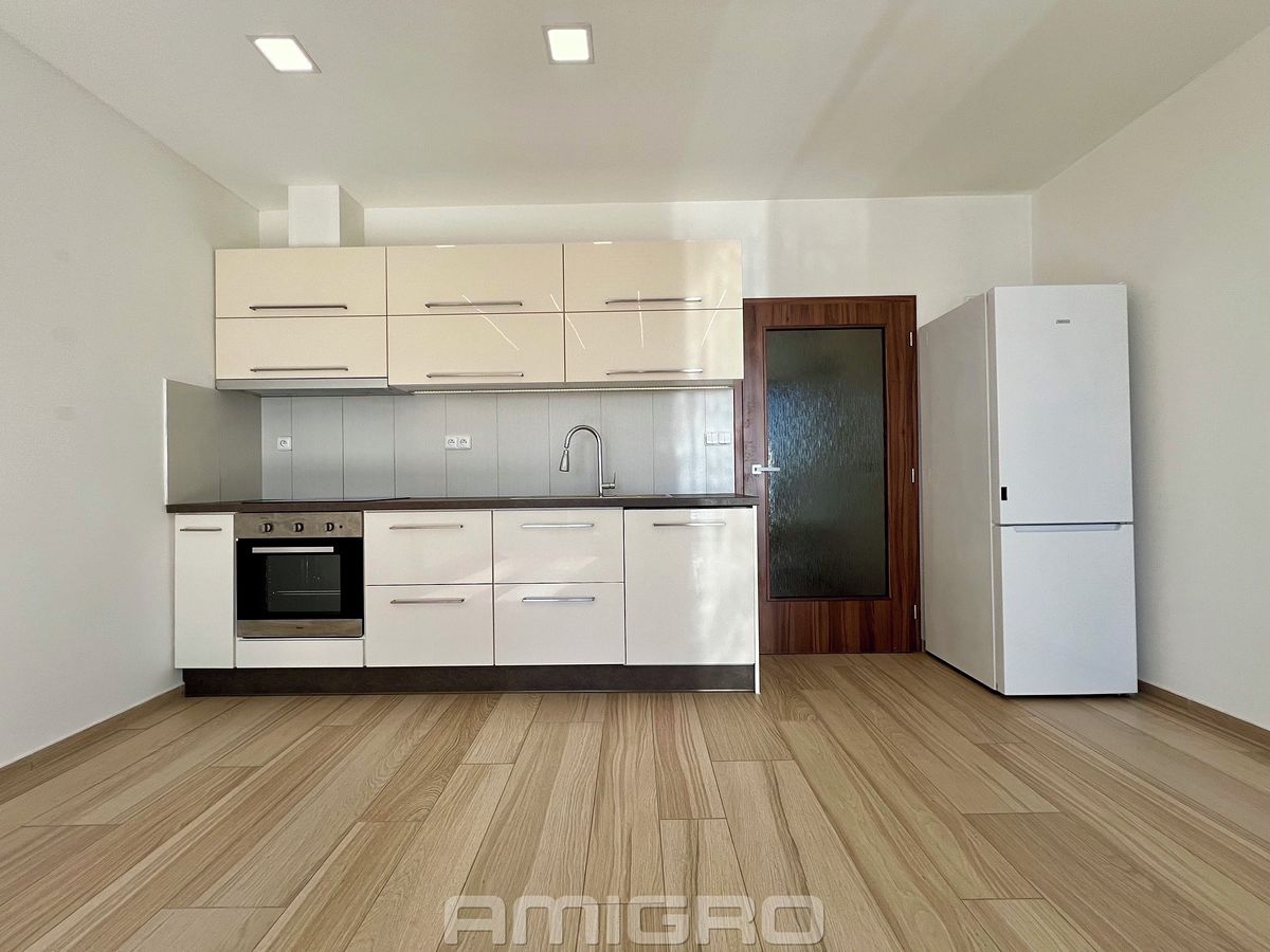 Pronájem bytu 1+kk 38 m² – fotografie 2
