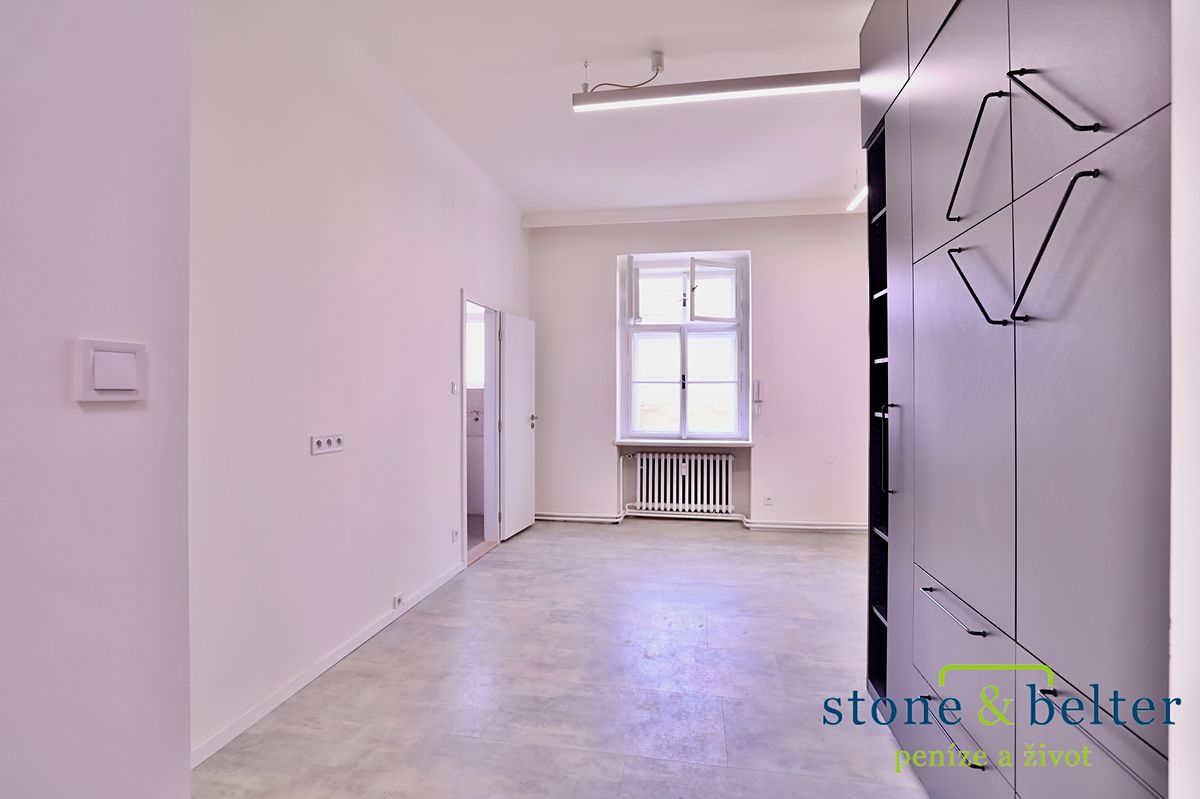 Pronájem kanceláře 146 m² – fotografie 4