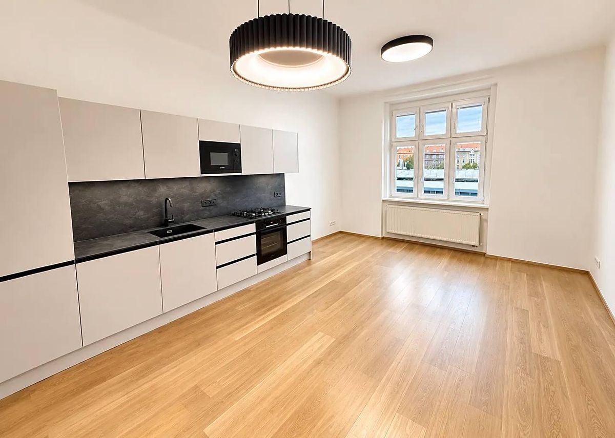 Pronájem bytu 2+kk 48 m² – fotografie 2