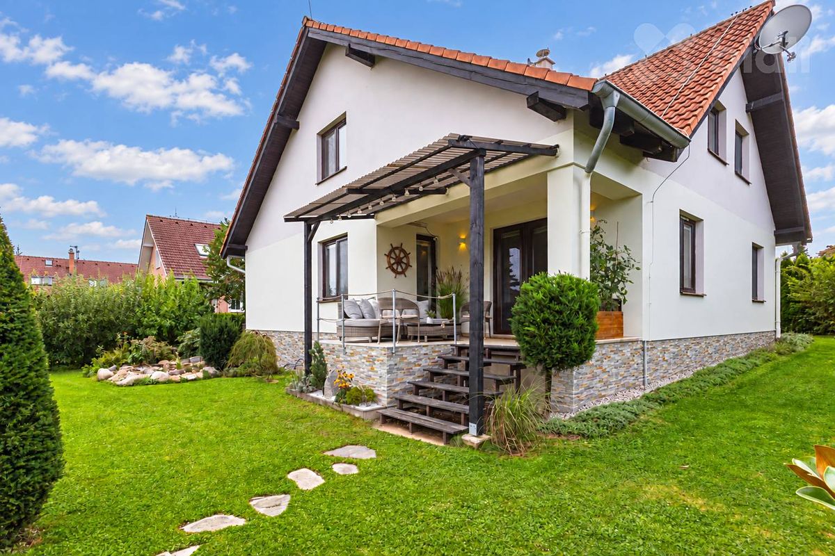 Prodej rodinného domu 205 m², pozemek 809 m²