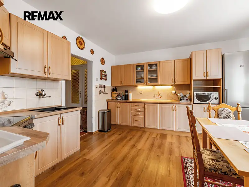 Prodej rodinného domu 328 m², pozemek 758 m², Vejprty – náhled fotky 3