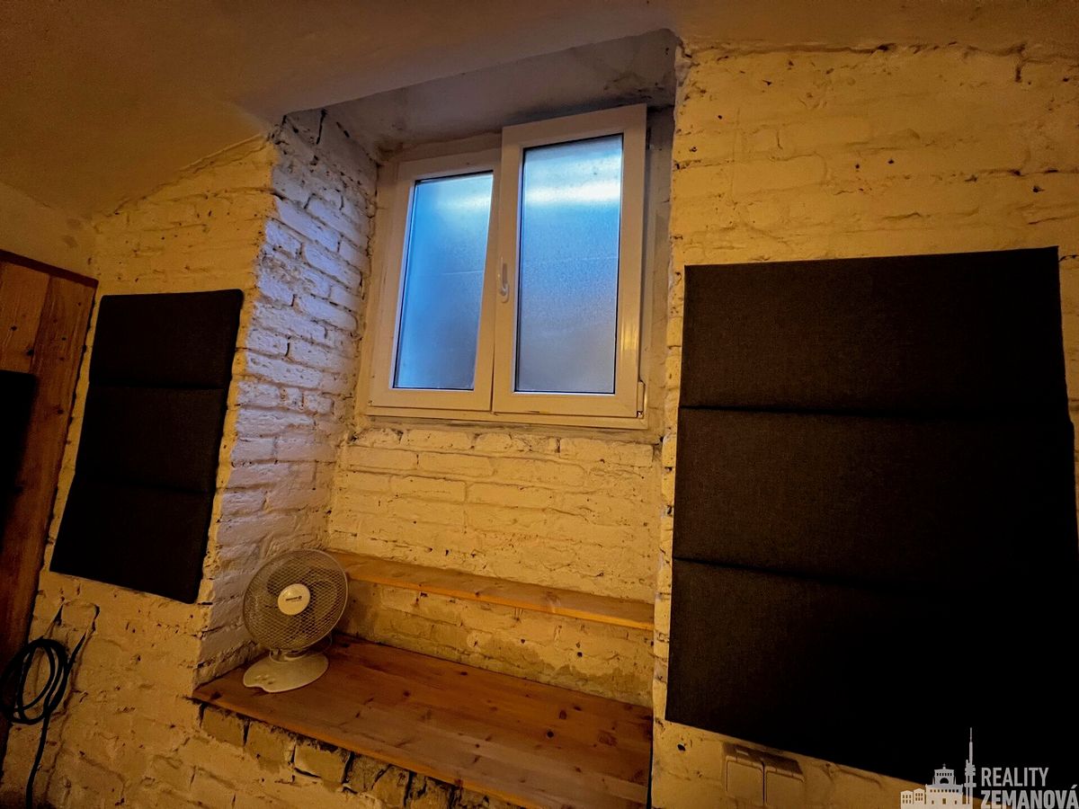 Pronájem komerční nemovitosti 32 m² – fotografie 2