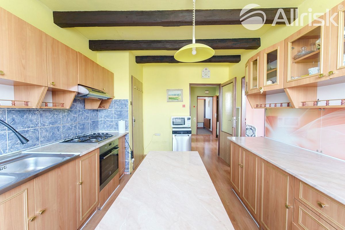 Prodej rodinného domu 210 m², pozemek 950 m² – fotografie 5