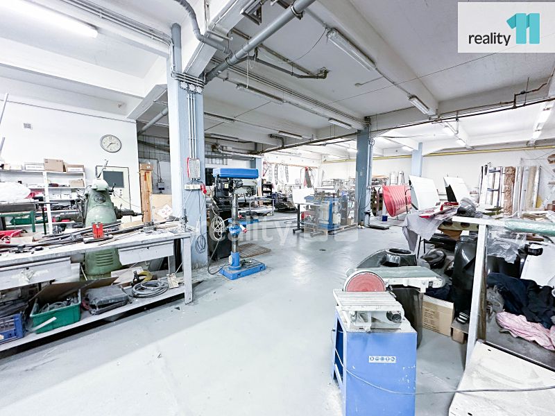 Pronájem výrobní haly, prostoru 556 m²