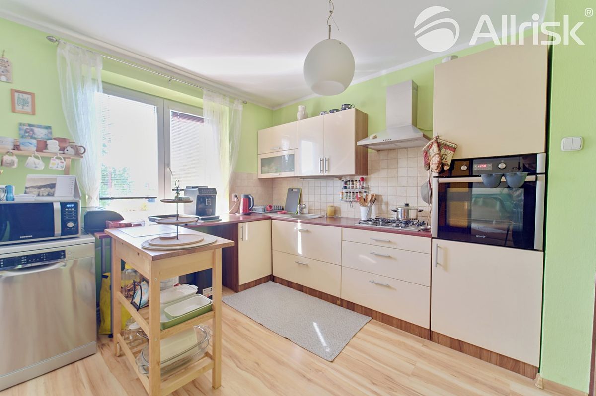 Prodej rodinného domu 210 m², pozemek 950 m² – fotografie 4