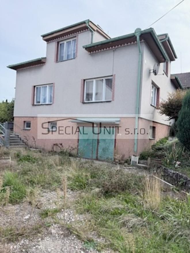 Prodej rodinného domu 250 m², pozemek 811 m² – fotografie 2