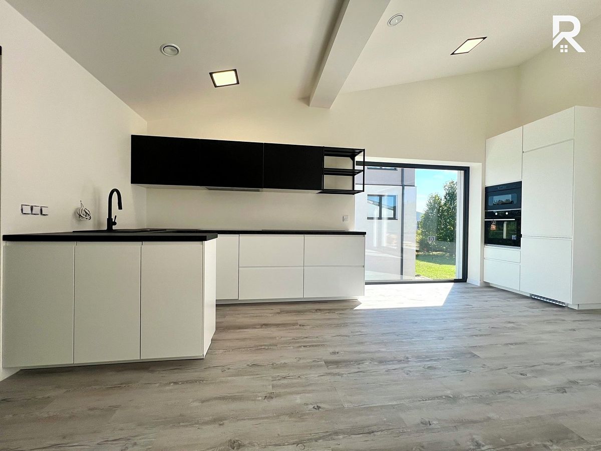 Pronájem bytu 3+kk 126 m² – fotografie 2
