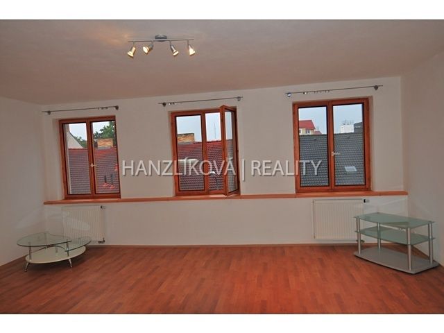 Pronájem bytu 1+kk 30 m² – fotografie 4