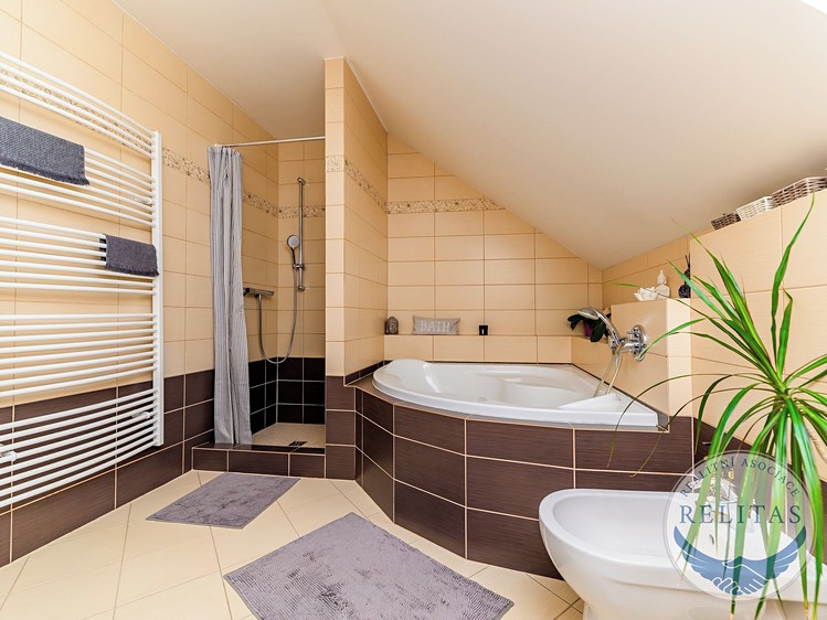 Prodej domu, 229 m² (20 z 32)