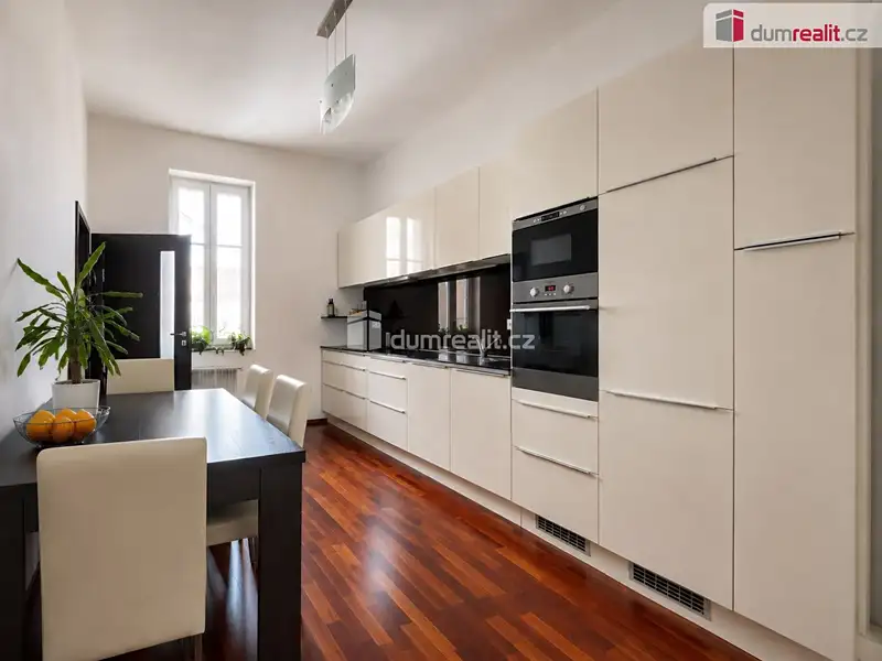 Pronájem bytu 2+1 65 m², Praha – náhled fotky 1