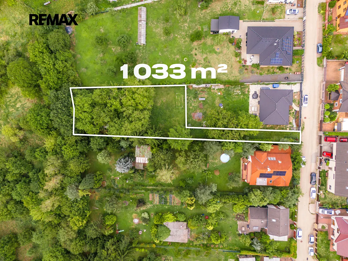 Prodej stavebního pozemku 1033 m²