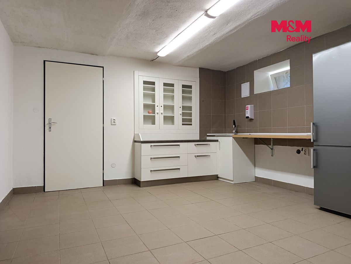 Pronájem obchodního prostoru 117 m² – fotografie 2