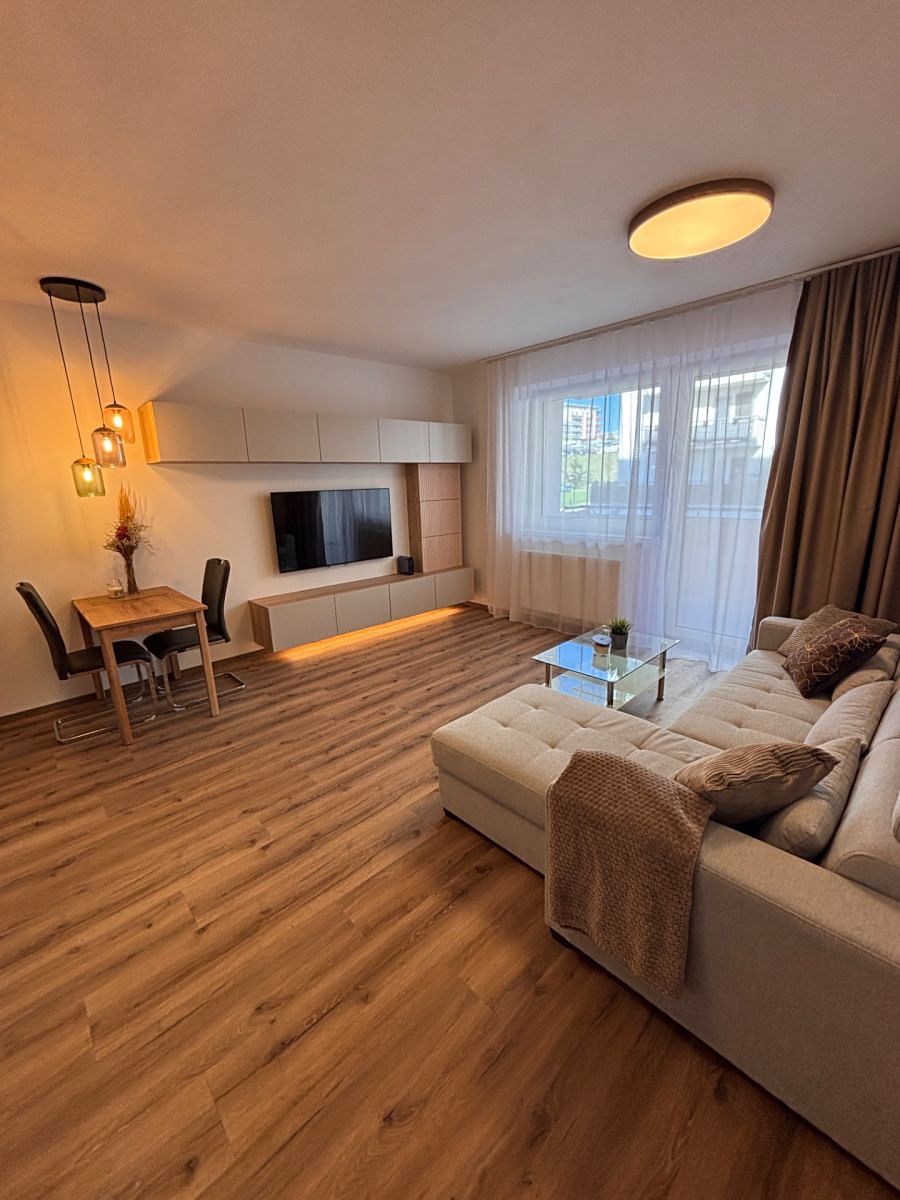 Pronájem bytu 2+kk 48 m² – fotografie 3