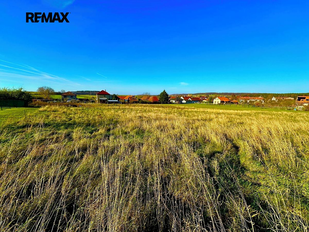 Prodej stavebního pozemku 5742 m² – fotografie 2