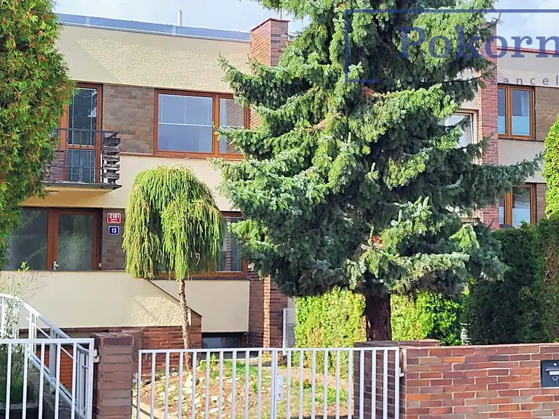 Pronájem vícegeneračního domu 220 m², pozemek 177 m², Praha – náhled fotky 1