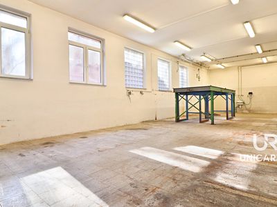Prodej skladového prostoru 834 m²