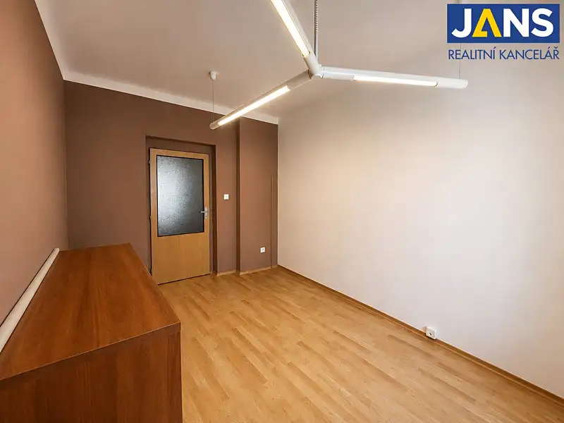 Pronájem kanceláře 14 m², Krnov – náhled fotky 2
