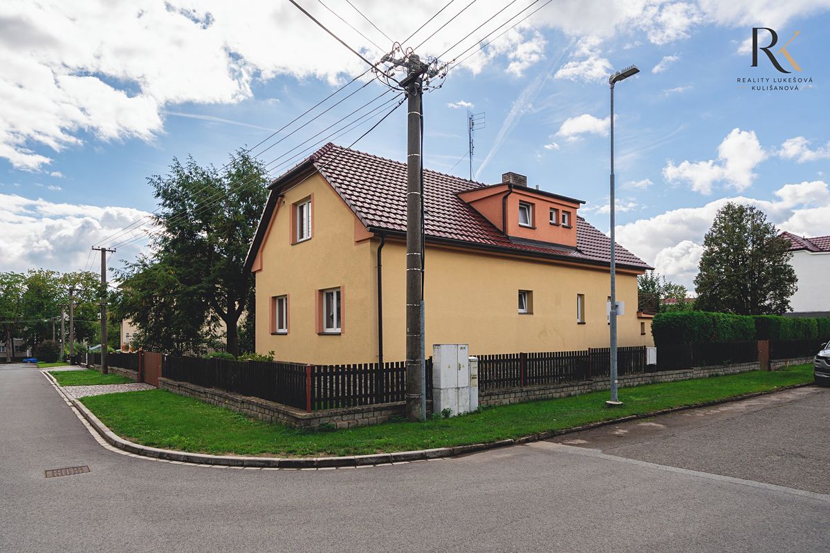 Prodej rodinného domu 160 m², pozemek 742 m² – fotografie 2