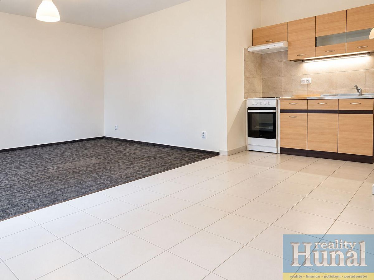 Pronájem bytu 1+kk 30 m² – fotografie 3