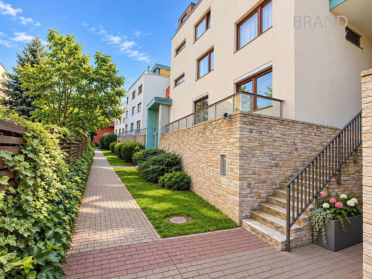 Pronájem bytu 2+kk 56 m² – fotografie 3