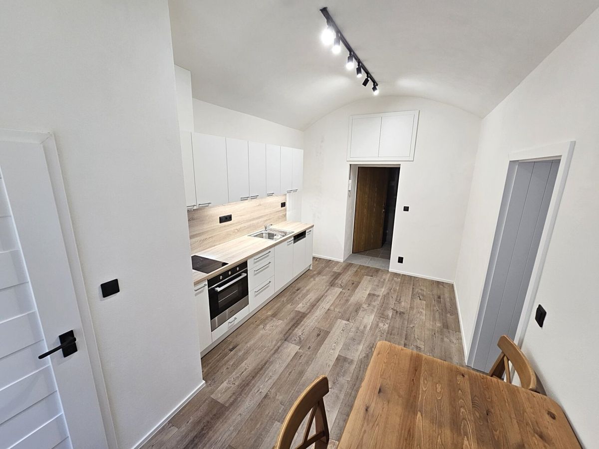 Pronájem bytu 1+1 35 m² – fotografie 2