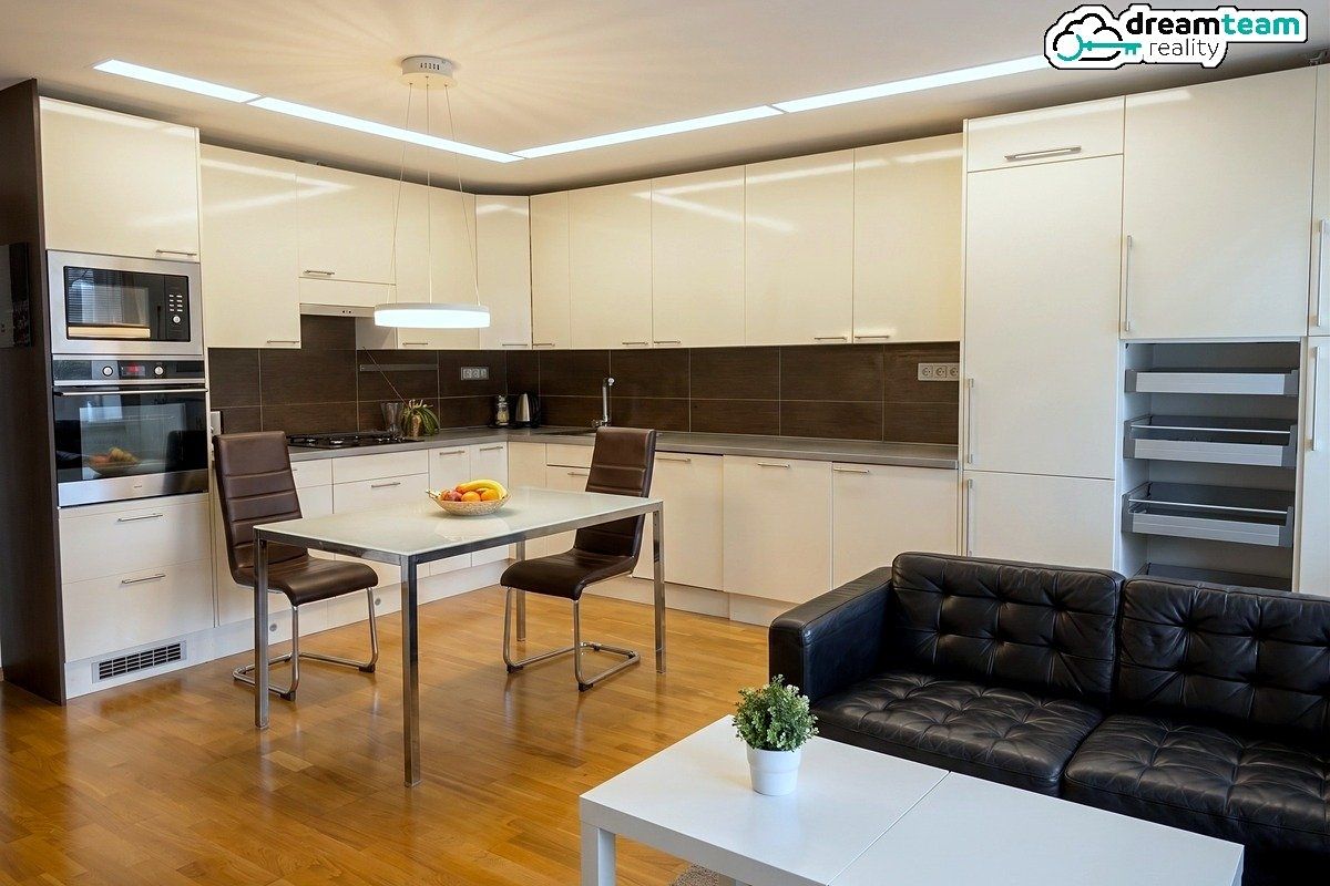 Pronájem bytu 4+kk 75 m²