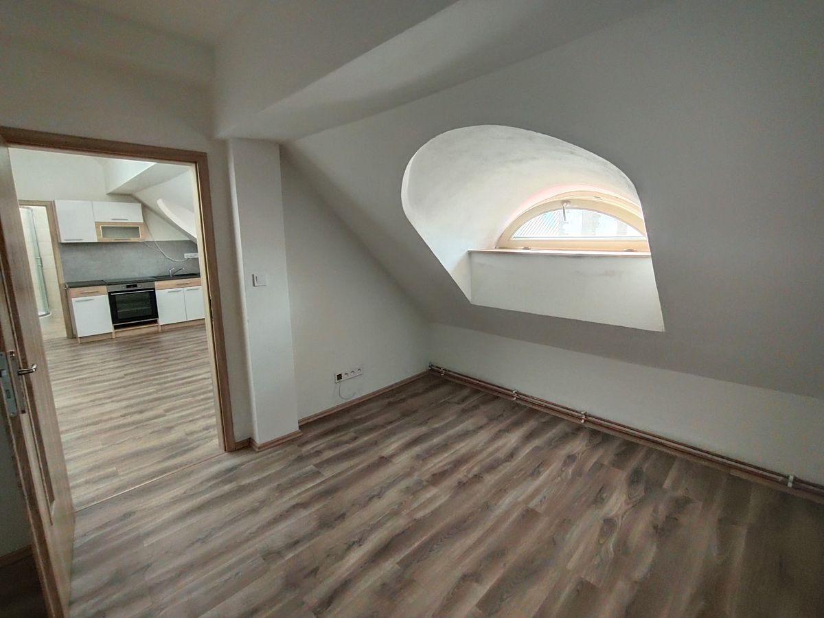 Pronájem bytu 2+kk 63 m² – fotografie 3
