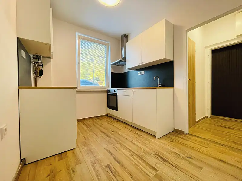 Pronájem rodinného domu 78 m², pozemek 300 m², Zlín – náhled fotky 1