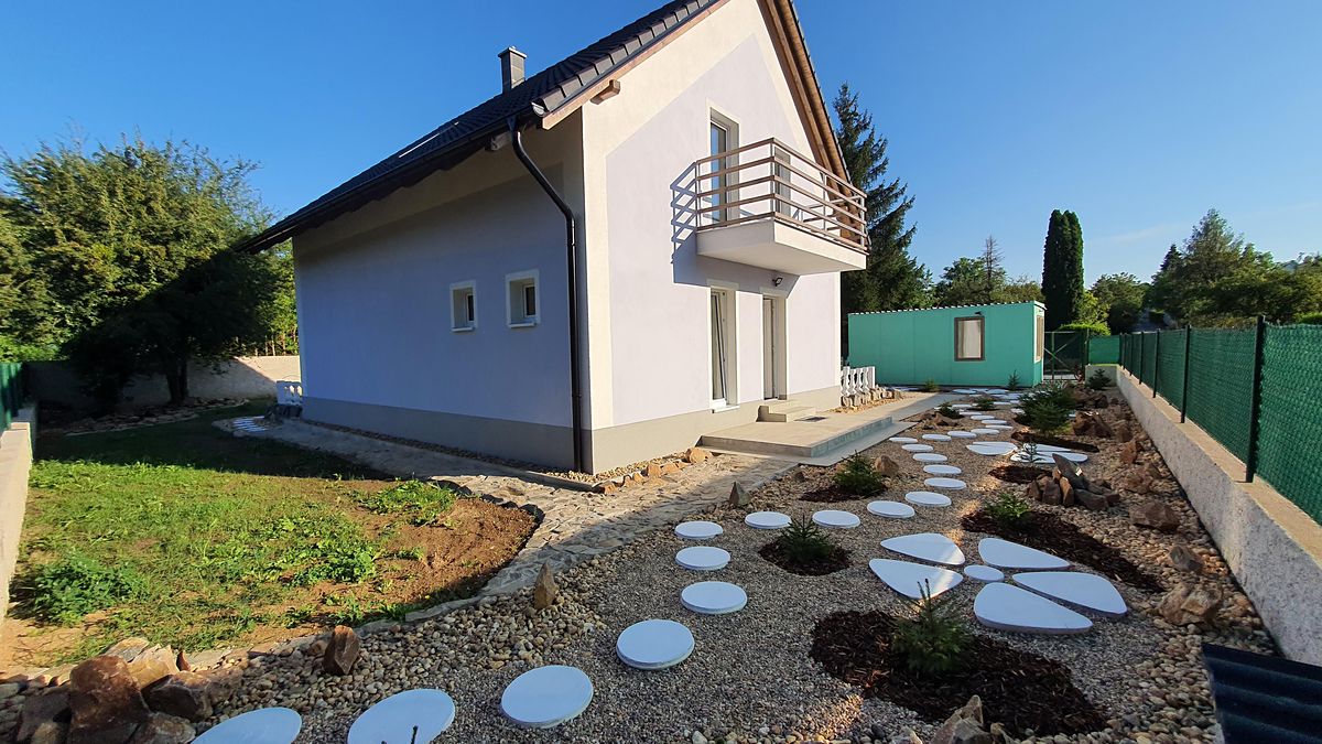 Prodej rodinného domu 120 m², pozemek 984 m² – fotografie 2