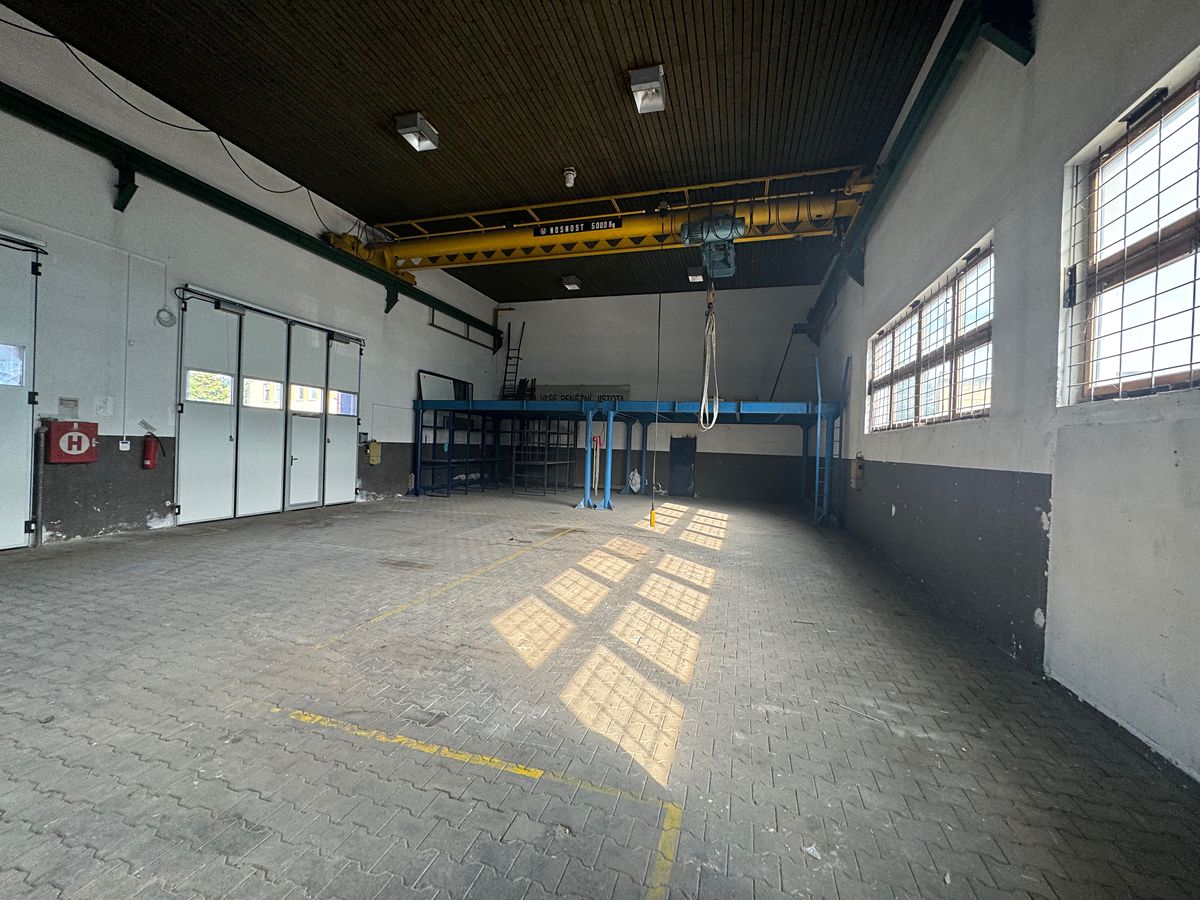 Pronájem výrobní haly, prostoru 260 m²