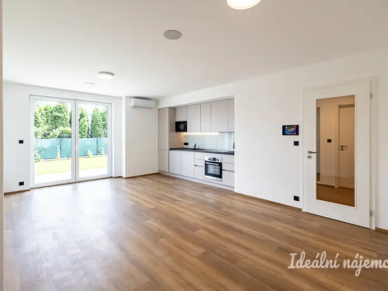 Pronájem bytu 2+kk 56 m², Praha – náhled fotky 1