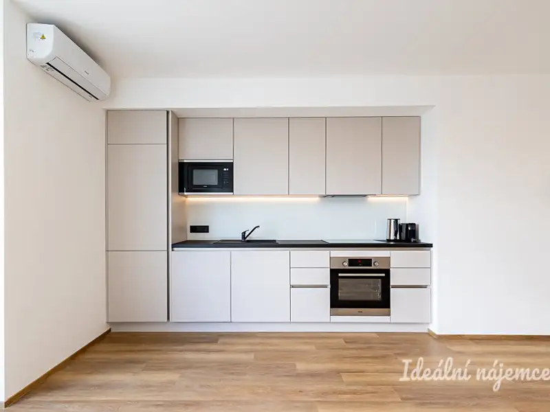 Pronájem bytu 2+kk 56 m², Praha – náhled fotky 2