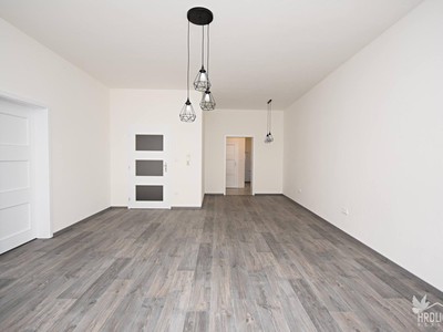 Pronájem bytu 2+1, 74 m² (2 z 11)