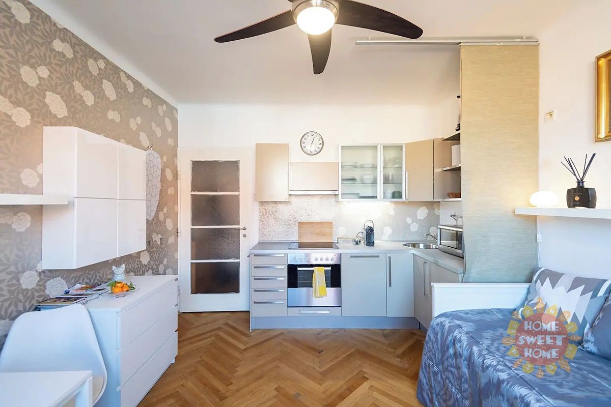 Pronájem bytu 1+kk 24 m² – fotografie 3