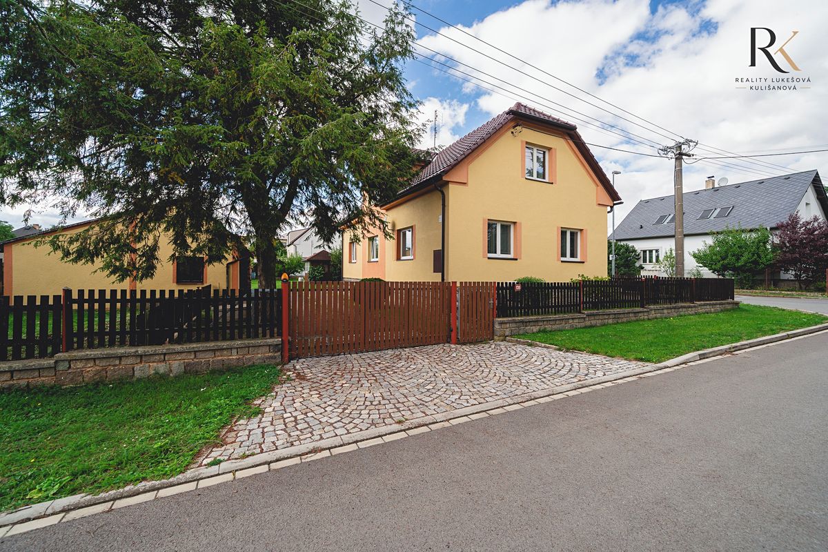 Prodej rodinného domu 160 m², pozemek 742 m² – fotografie 4