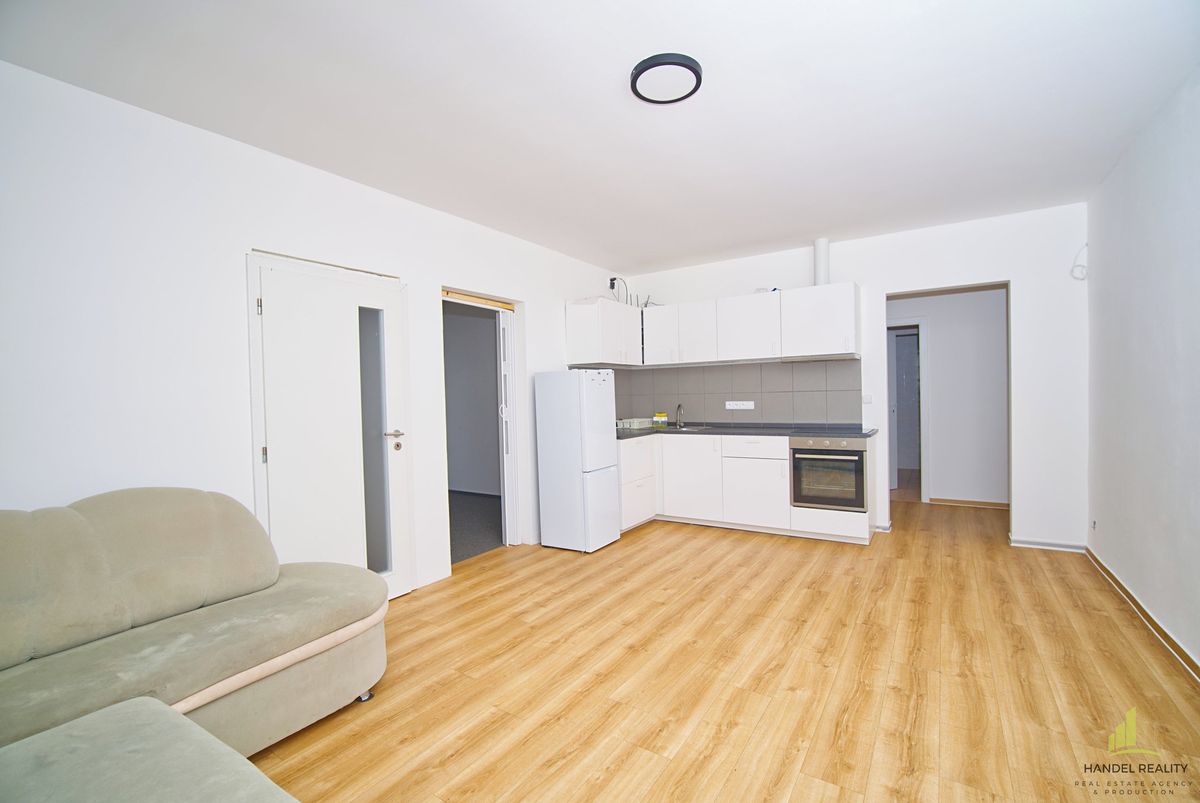 Prodej obchodního prostoru 370 m² – fotografie 3