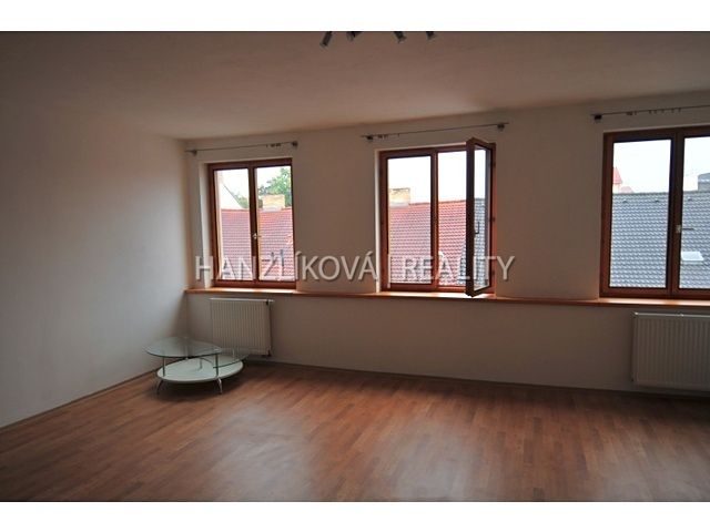 Pronájem bytu 1+kk 30 m² – fotografie 2