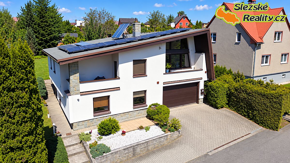 Prodej rodinného domu 200 m², pozemek 983 m² – fotografie 3