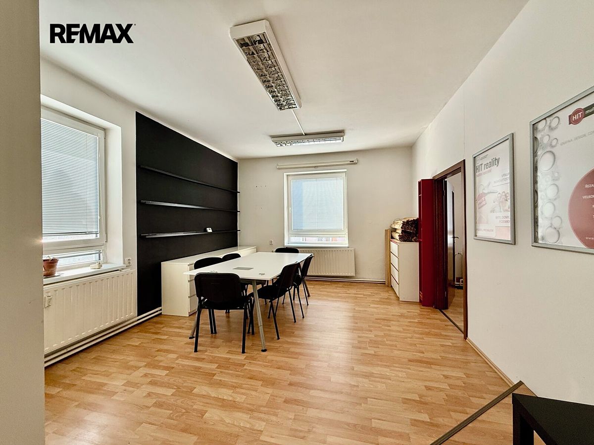 Pronájem kanceláře 400 m² – fotografie 3
