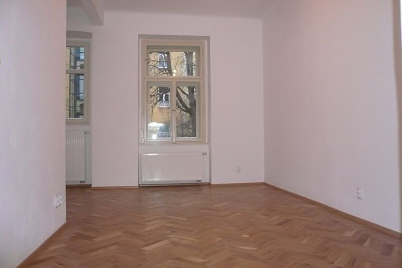 Pronájem bytu 2+kk 48 m² – fotografie 2
